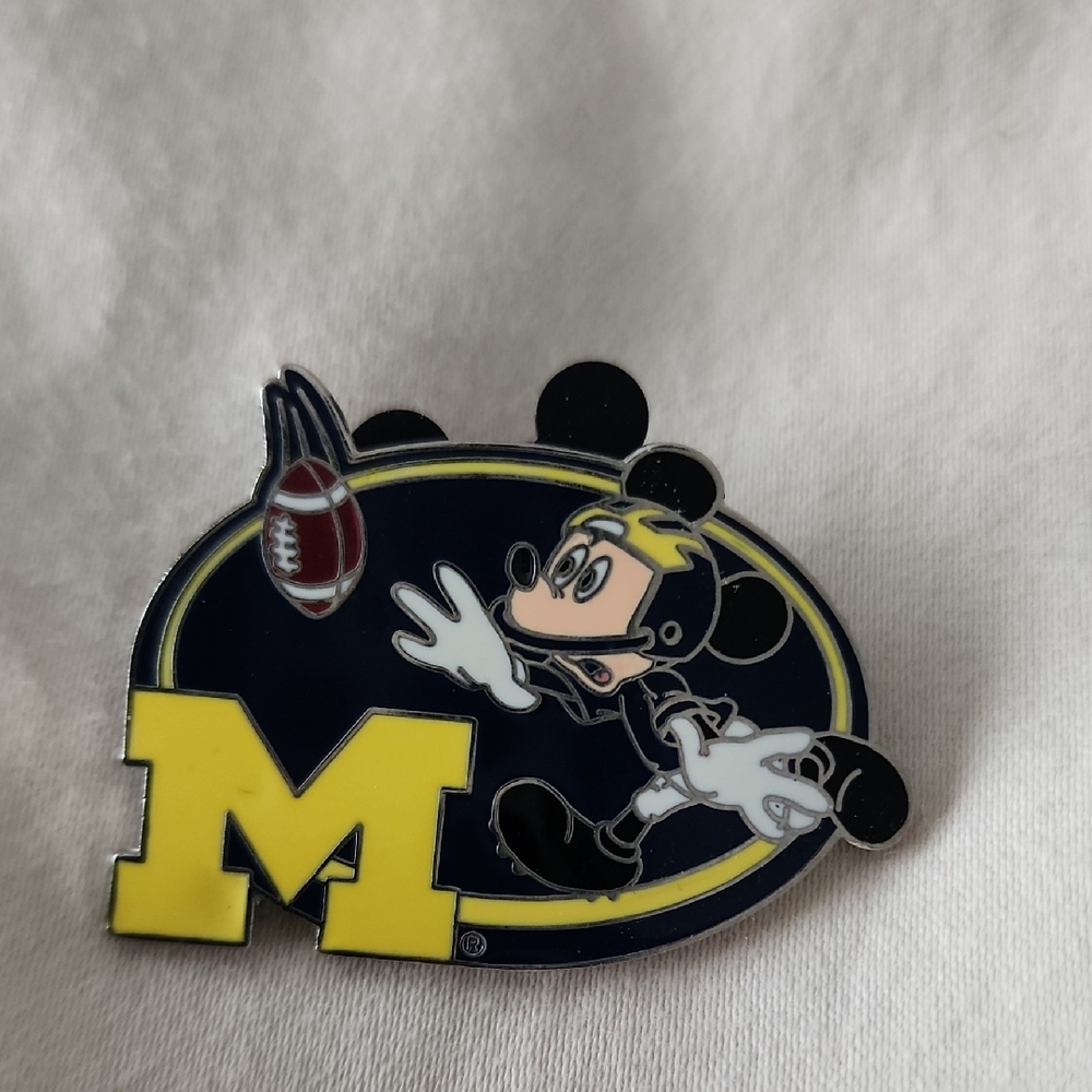 Mickey Mouse U Of M MICHIGAN Football Pin Disney